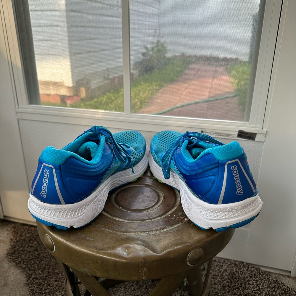 Saucony, Running Shoes & Gear, Guide 10. - Picture 4 of 5